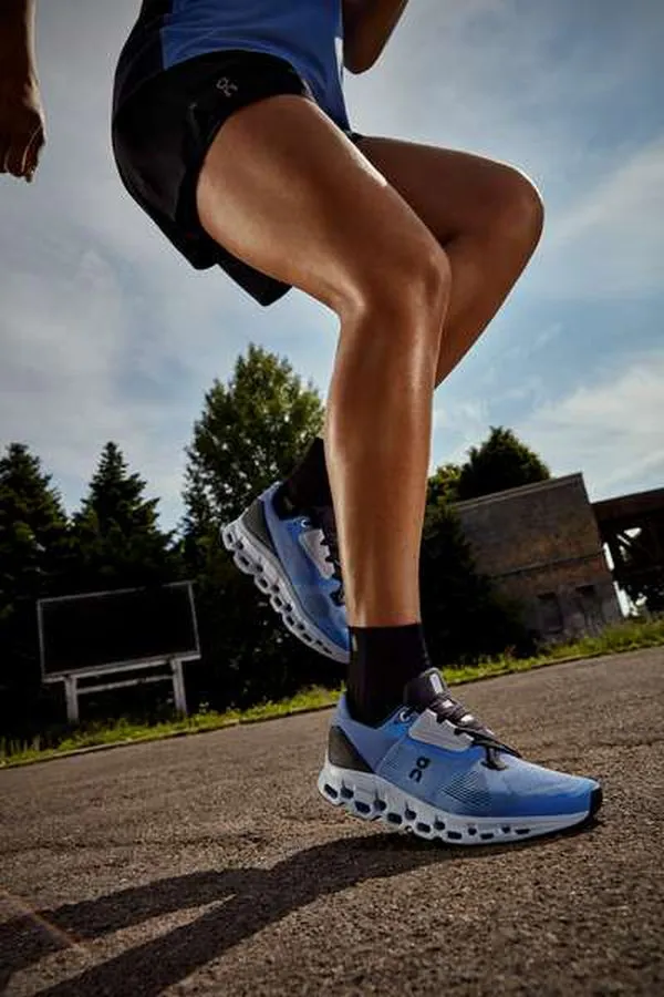 On Running Womens Shoe Cloudstratus